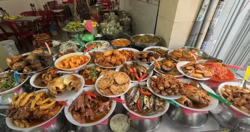 Street-Food-Guide-for-International-Students-in-Ho-Chi-Minh-City-6
