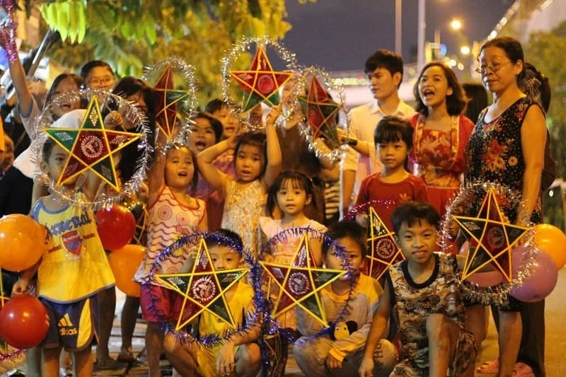 International-Student-Guide-Friends-&-Community-in-HCMC-3
