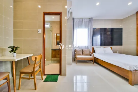 Spacious studio with big windows, fully furnished