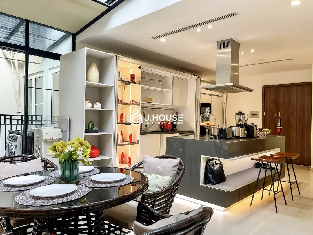 Căn Hộ 2PN Hiện Đại, Hồ Bơi, Gym, Gần Sân Bay tại Emerald Apartment