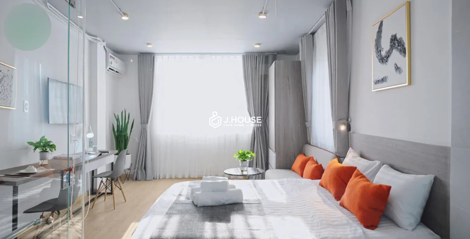 Top floor studio with big windows, good view, bathtub