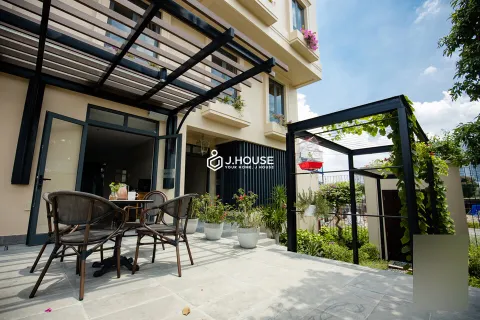 Modern 1BR Apartment with Bathtub at The Magnolia Saigon, District 2
