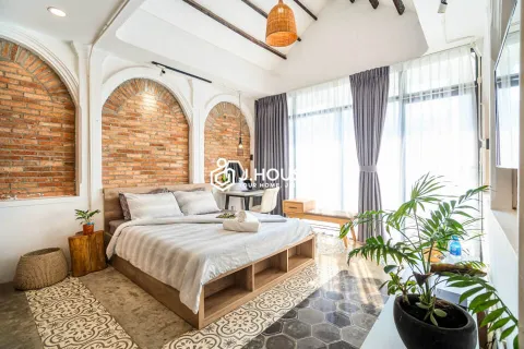 Rooftop Studio with Long Balcony & Views at Helen's House District 3