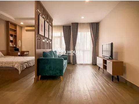 Modern Studio Apartment with Balcony at Home De Art Da Kao D1