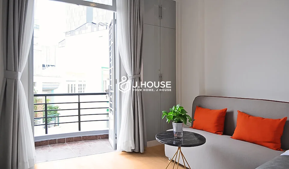 Cozy studio with large balcony with lots of sunshine in District 4