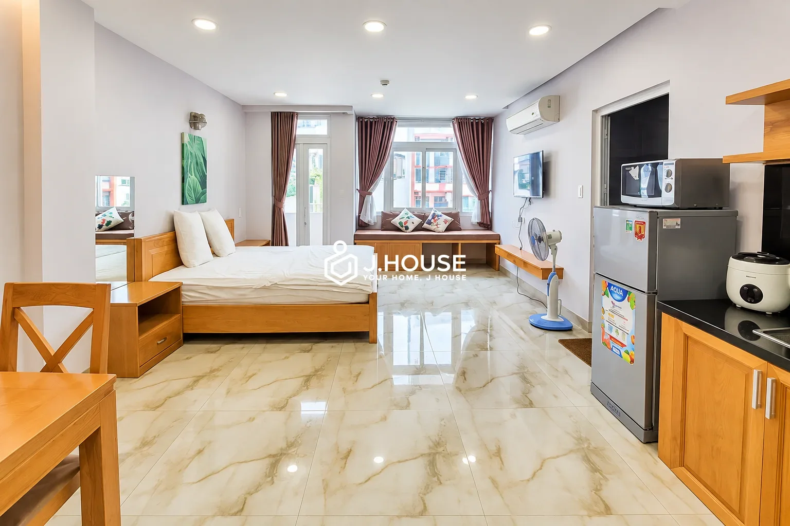 Bright Studio Apartment with Balcony at Tuan NHC, Binh Thanh