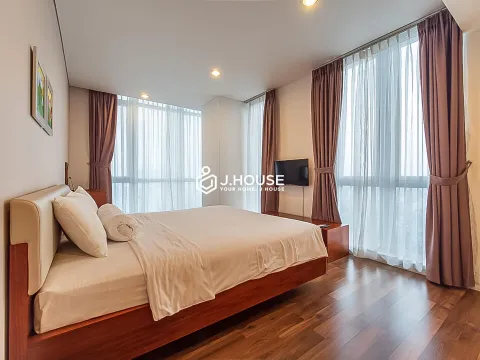 Spacious corner apartment with river view in District 3