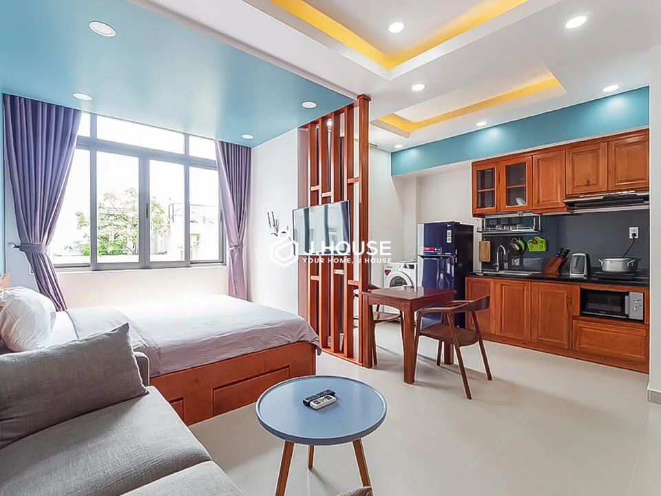 Spacious studio with balcony, washing machine in Thao Dien