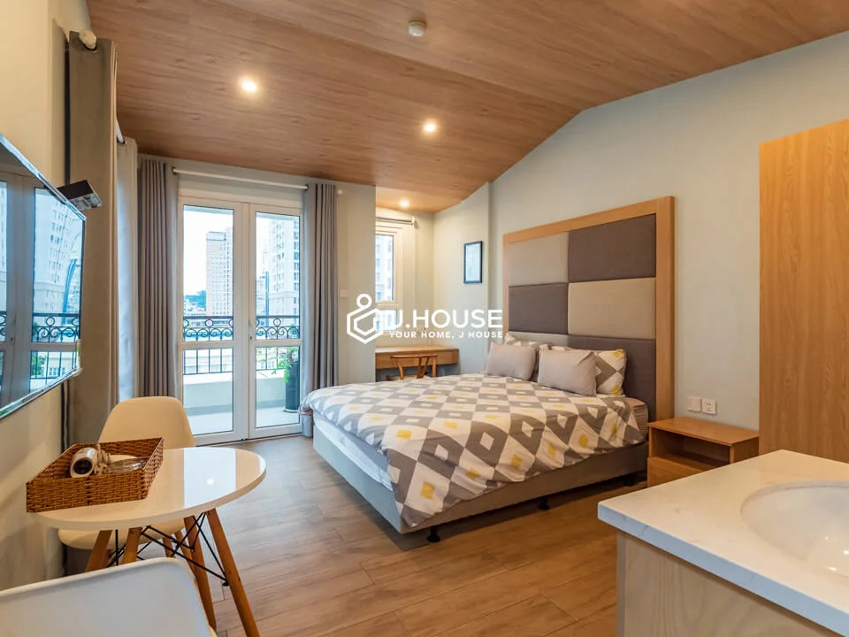 Studio with 2-sided balcony, beautiful view in District 4