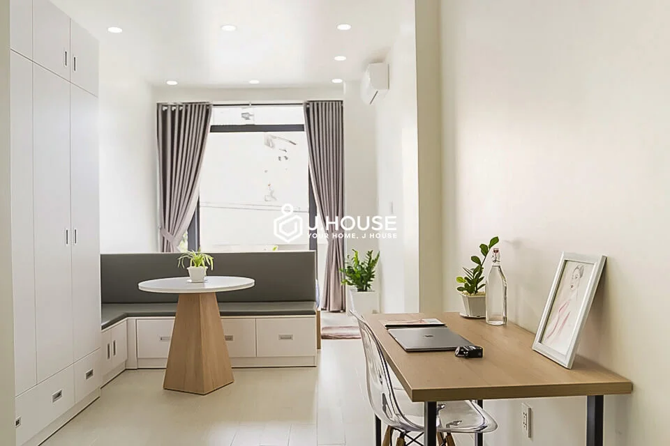 Căn hộ hiện đại full nội thất có ban công tại Loan House, Bình Thạnh