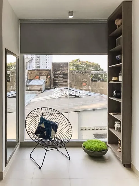 Large and luxurious studio on Nguyen Khoai Street, District 4