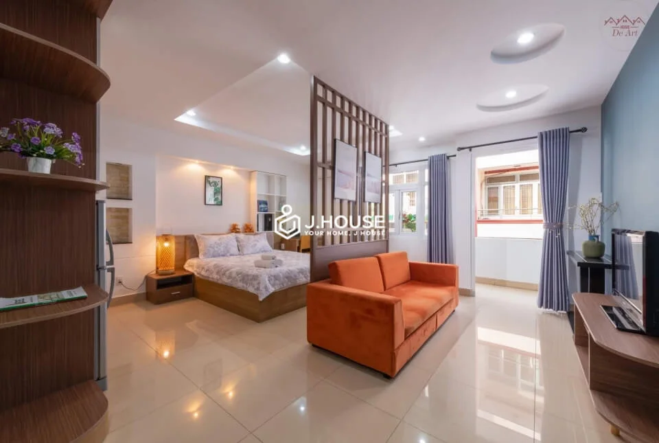 Bright Studio Apartment with Balcony at Home De Art Da Kao D1