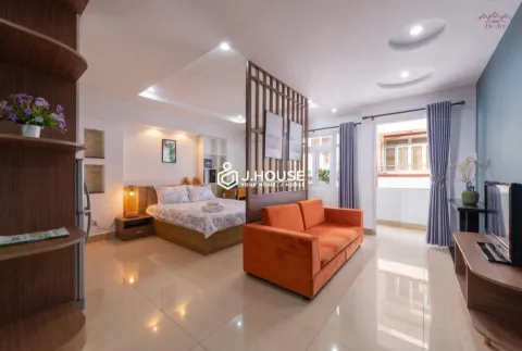 Bright Studio Apartment with Balcony at Home De Art Da Kao D1