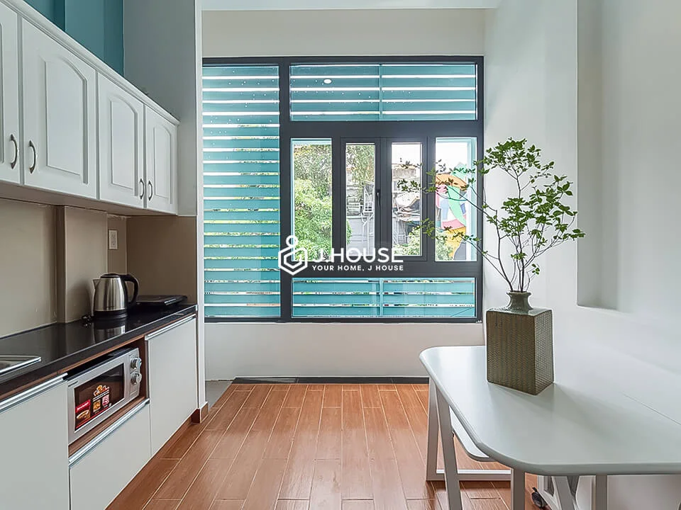 Spacious studio with separated pantry in District 3