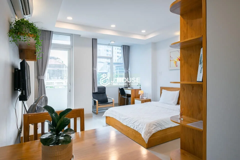 Căn hộ có ban công, đủ nội thất tại Hoshi Apartment, Bình Thạnh
