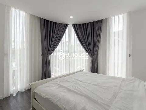 Căn hộ góc hiện đại nhiều ánh sáng tại The Phoenix Residence