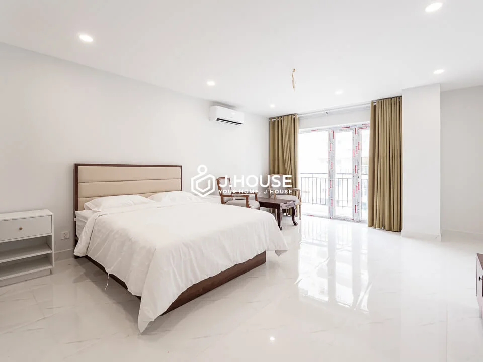 Căn hộ hiện đại đầy đủ nội thất và có hồ bơi tại Thảo Điền Quận 2
