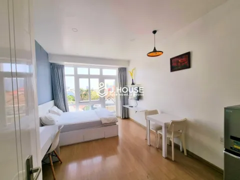 Bright studio apartment with street view balcony in Thao Dien Area
