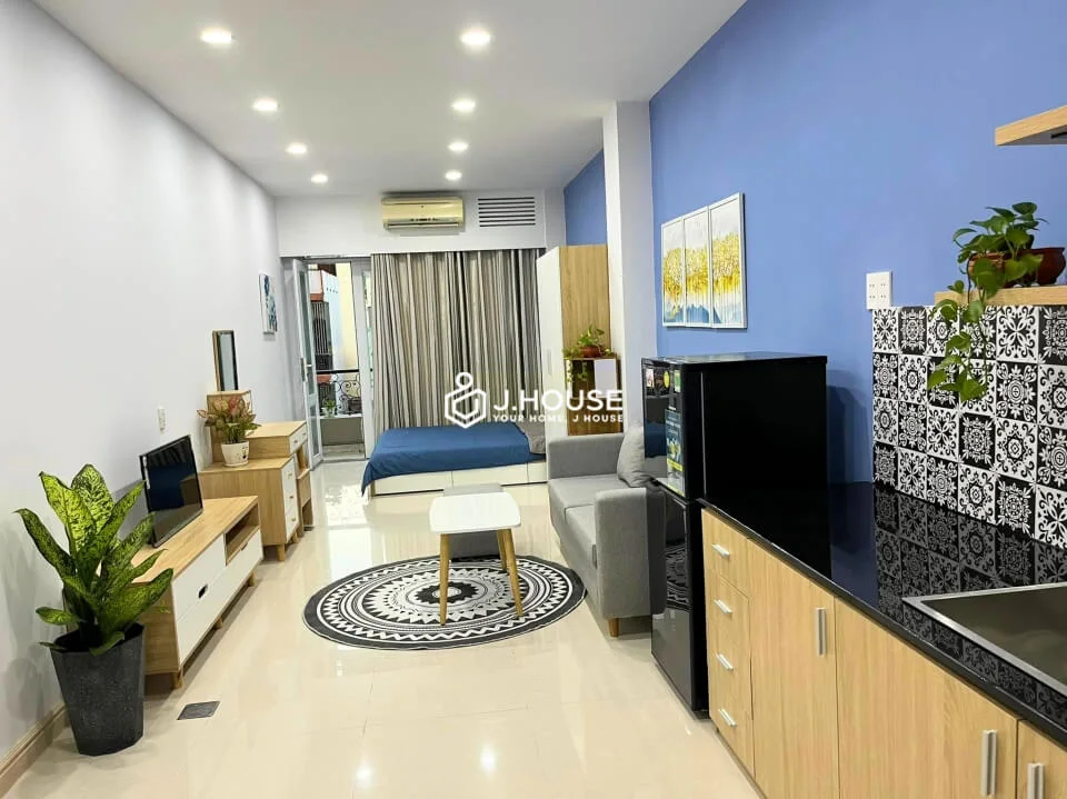 Bright Studio Apartment with Balcony at Hien Apartment Tan Binh