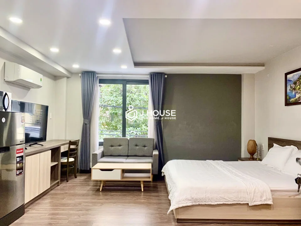 Bright and Fully Furnished Studio Apartment at Uyen House, Binh Thanh
