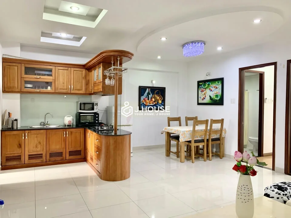 Modern and spacious serviced apartment for rent in District 1