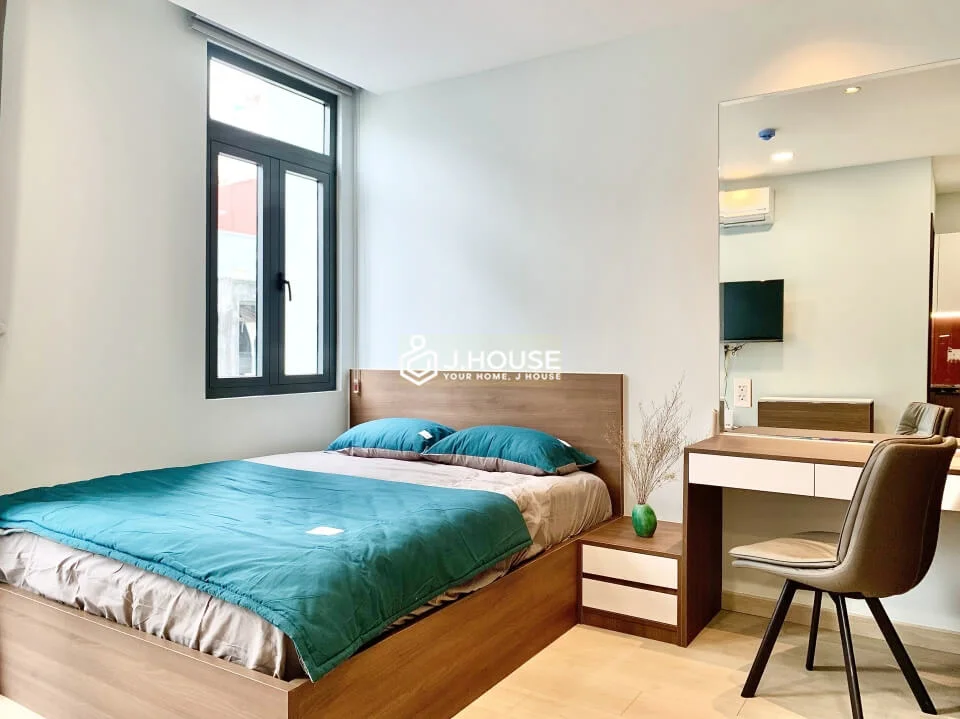 Modern studio apartment on Pham Ngu Lao Street, District 1