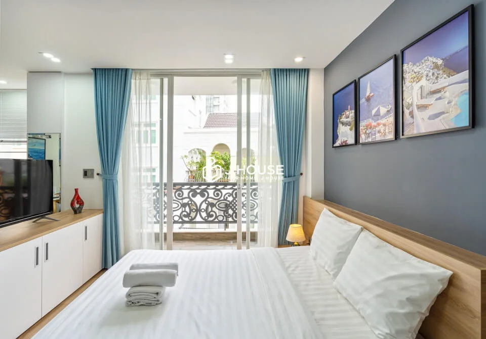 Modern Studio Apartment with Balcony at Home Sweet Home, District 1