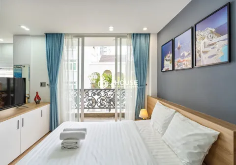 Căn Hộ Dịch Vụ Hiện Đại Có Ban Công tại Home Sweet Home Q1