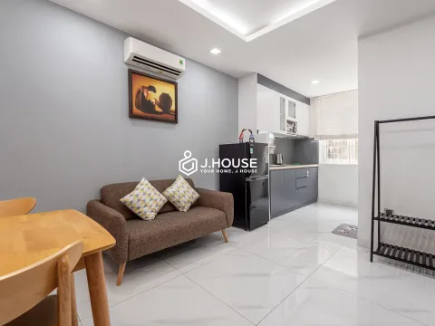 Modern and bright 1-Bedroom Apartment at Hoa Apartment D1