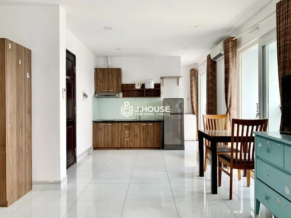 Rooftop apartment with nice view near the airport in Tan Binh District