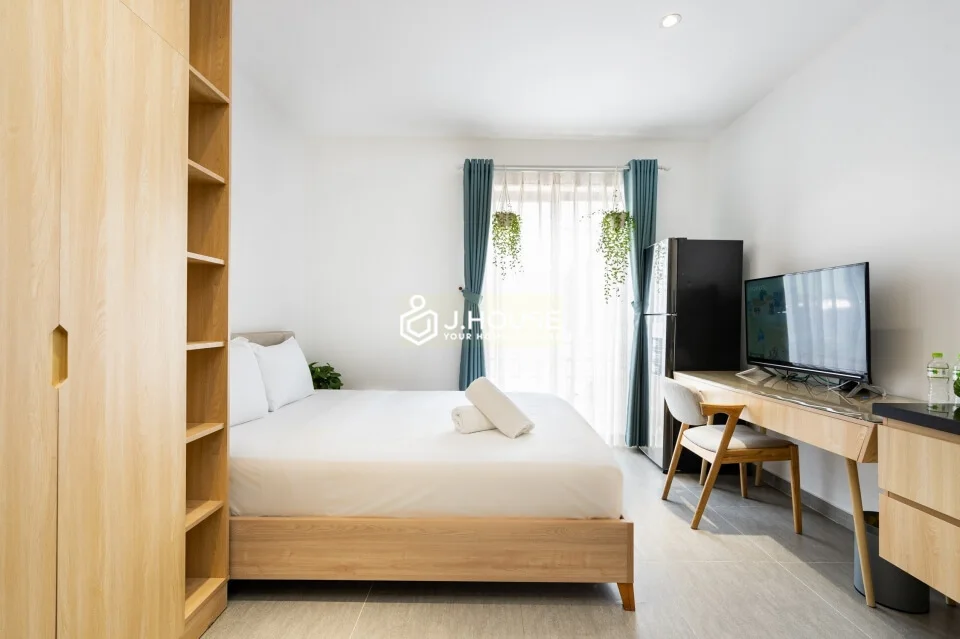 Modern Studio Apartment with Bathtub for Rent at MeeHouse Phu Nhuan