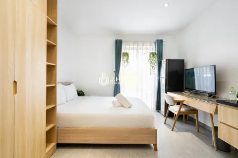 Modern Studio Apartment with Bathtub for Rent at MeeHouse Phu Nhuan