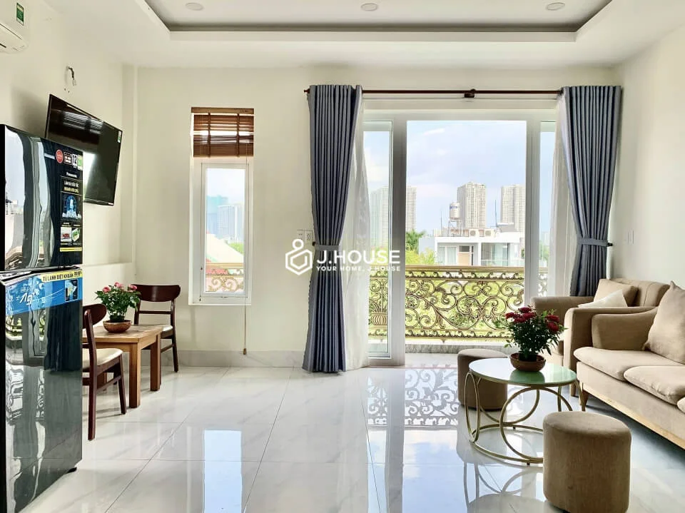 Căn hộ 2 phòng ngủ có 2 ban công view đẹp tại Thảo Điền, Q2