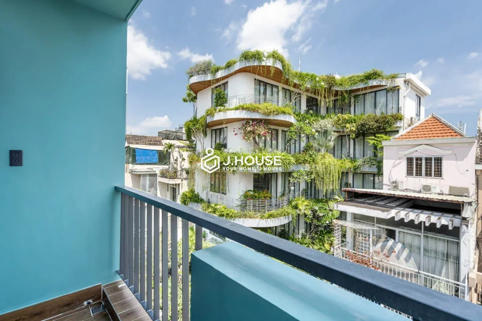 Rooftop Studio Apt with Balcony & Views at Chilli and Chum District 1