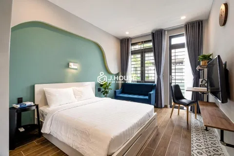 Modern Studio Apt with Balcony for Rent at Chilli and Chum District 1