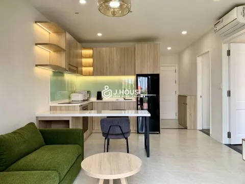 Căn hộ 2 phòng ngủ có ban công dài tại JP Serviced Apartment
