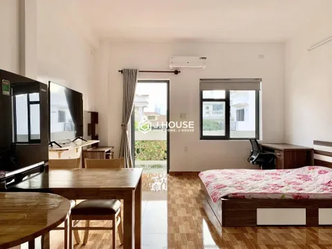 Apartment with balcony and washing machine on Thao Dien St.