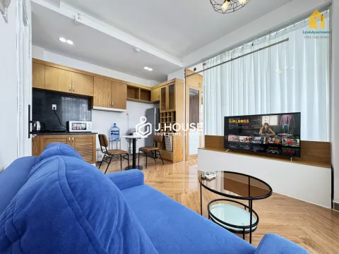 Rooftop 1-Bedroom Apartment with Balcony at Lynh Apartment D1
