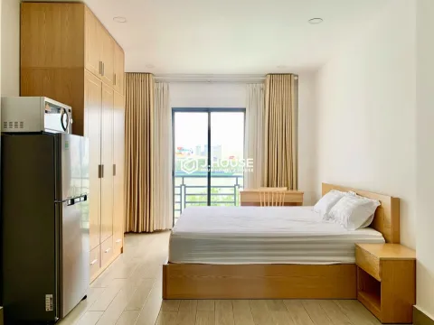 Bright studio apartment has balcony and washer in Thao Dien Area