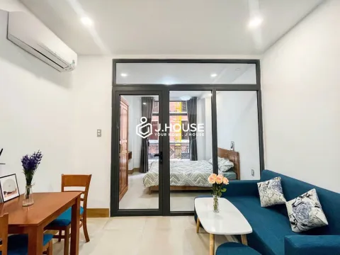 Fully furnished apartment has balcony with pool in Thao Dien, D2