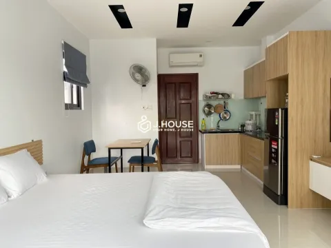 Fully furnished studio apartment has a balcony in District 3