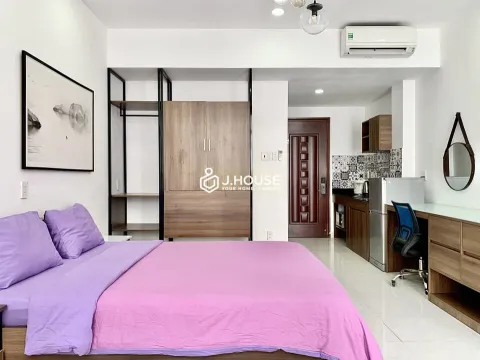 Bright Apartment with Balcony for Rent at Tomo House District 3