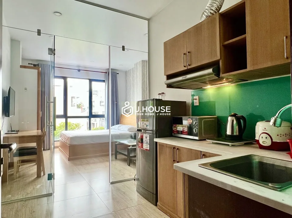 Fully furnished apartment on Nguyen Thien Thuat St., District 3