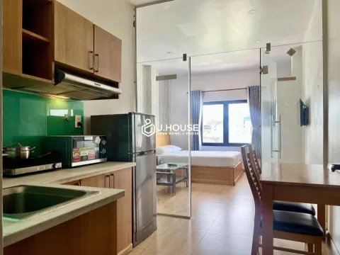 Bright serviced apartment on Nguyen Thien Thuat St., District 3