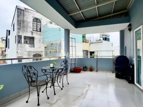 Căn Hộ 2PN Tầng Thượng, Sân Thượng Riêng tại Trung Tâm Q1