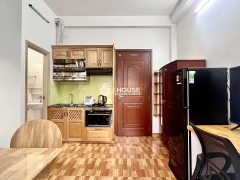 Căn hộ đầy đủ nội thất có ban công và máy giặt tại Thảo Điền
