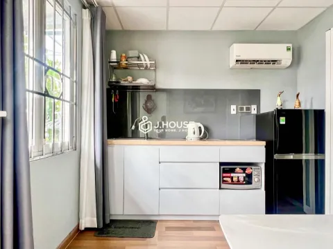 Rooftop 1-BR Apt with Private Terrace at Hoa Apartment District 1