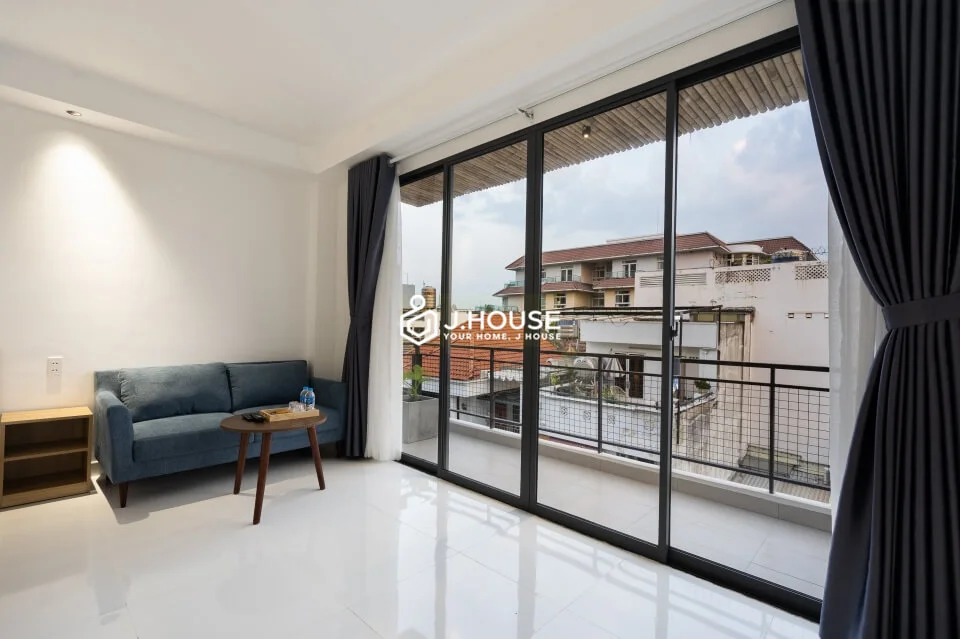 Căn hộ có ban công rộng rãi view sông Sài Gòn tại Thảo Điền, Q2