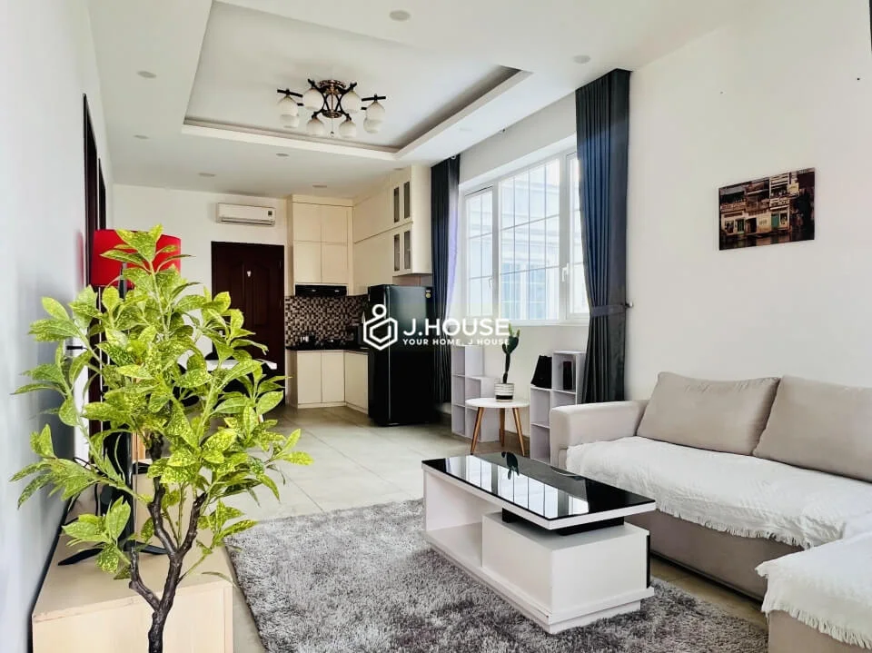 Căn hộ dịch vụ 2PN tầng 3 có ban công, hồ bơi tại Karen House, Quận 2