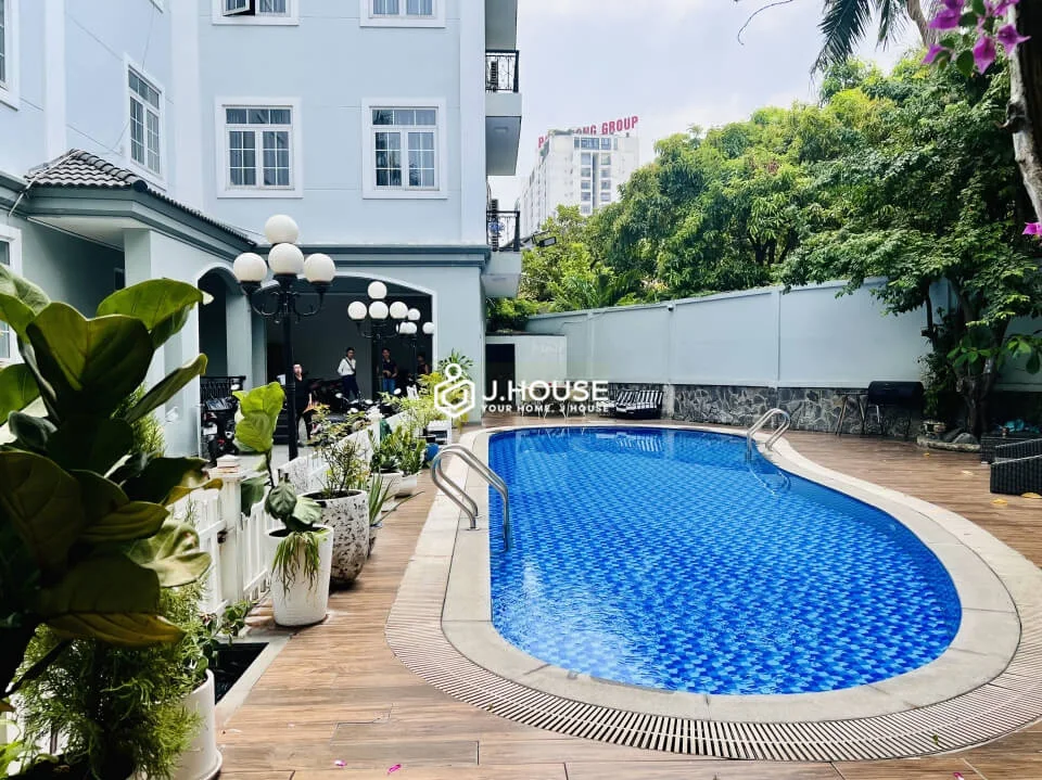 Spacious rooftop studio apartment with outdoor pool in District 2